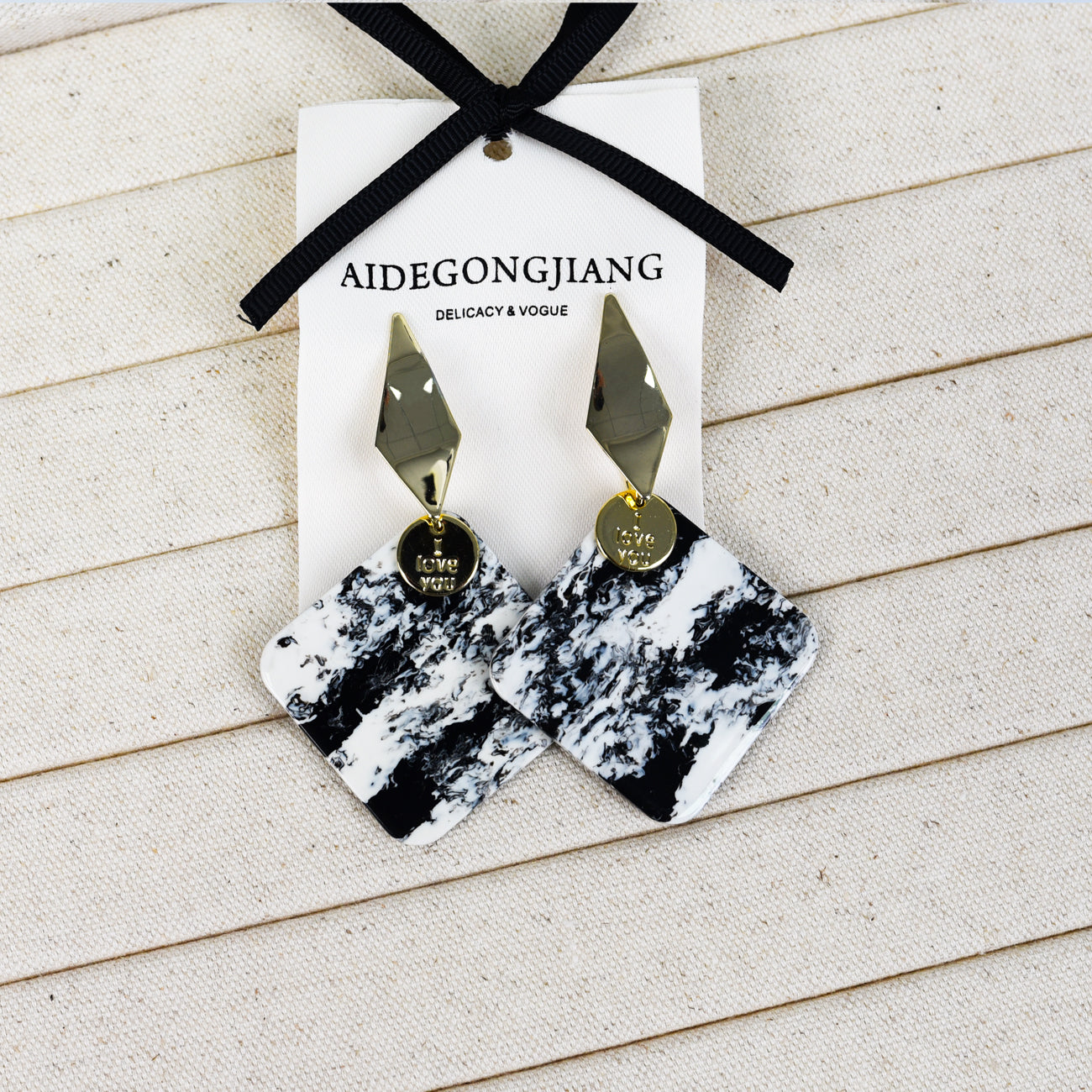 Black and white patterned atmospheric earrings,high-end versatile square earrings, cool style,long style, fashionable