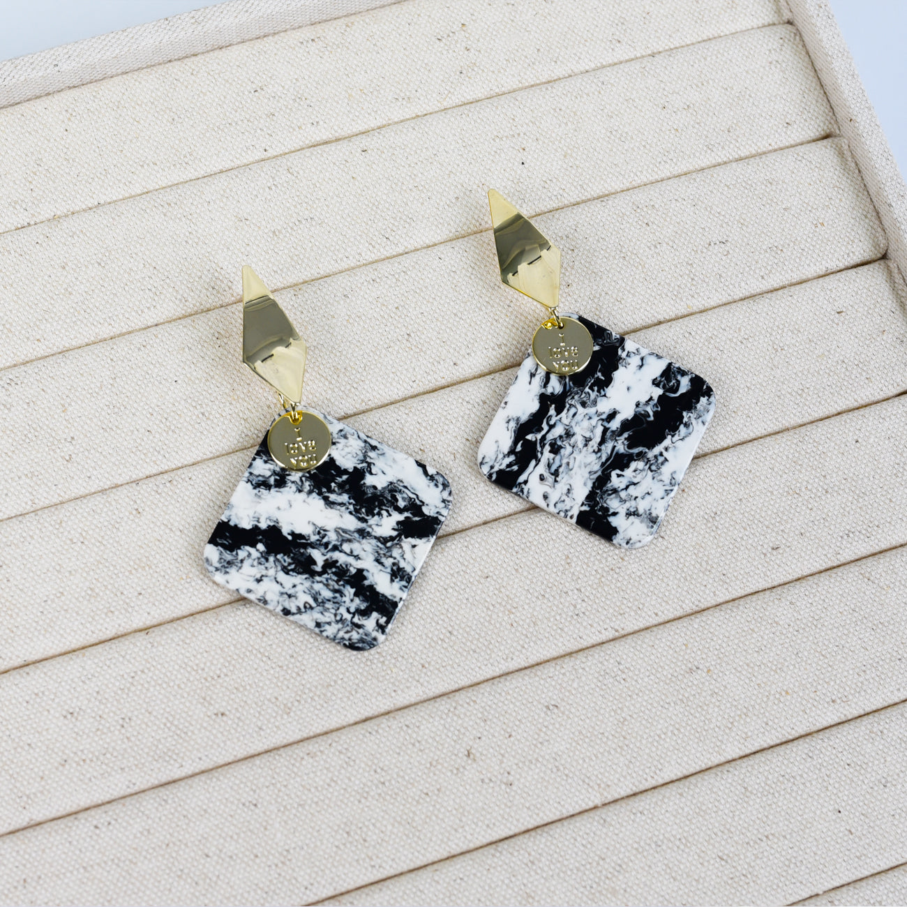 Black and white patterned atmospheric earrings,high-end versatile square earrings, cool style,long style, fashionable