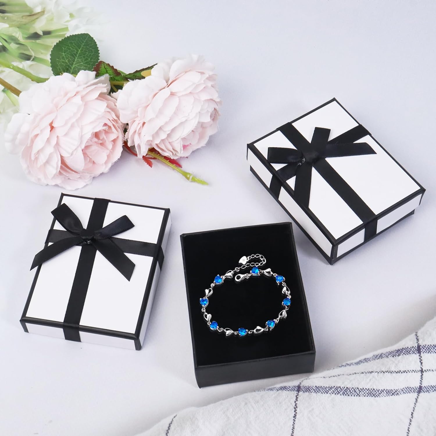 Small Gift Boxes for Jewelry, 9× 7× 3 cm Cardboard Jewelry Gift Boxes Small Earring Necklace Gift Box with Bow, White