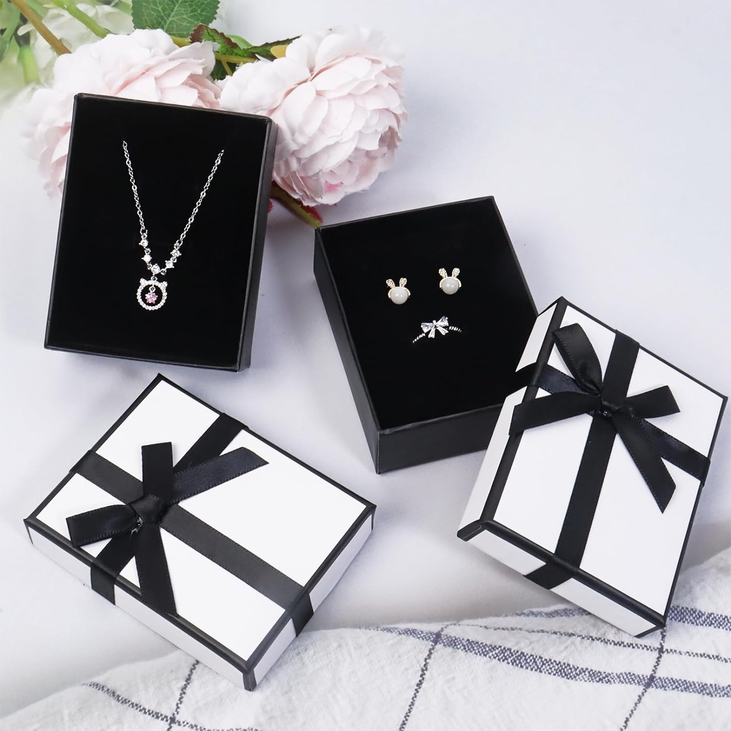 Small Gift Boxes for Jewelry, 9× 7× 3 cm Cardboard Jewelry Gift Boxes Small Earring Necklace Gift Box with Bow, White