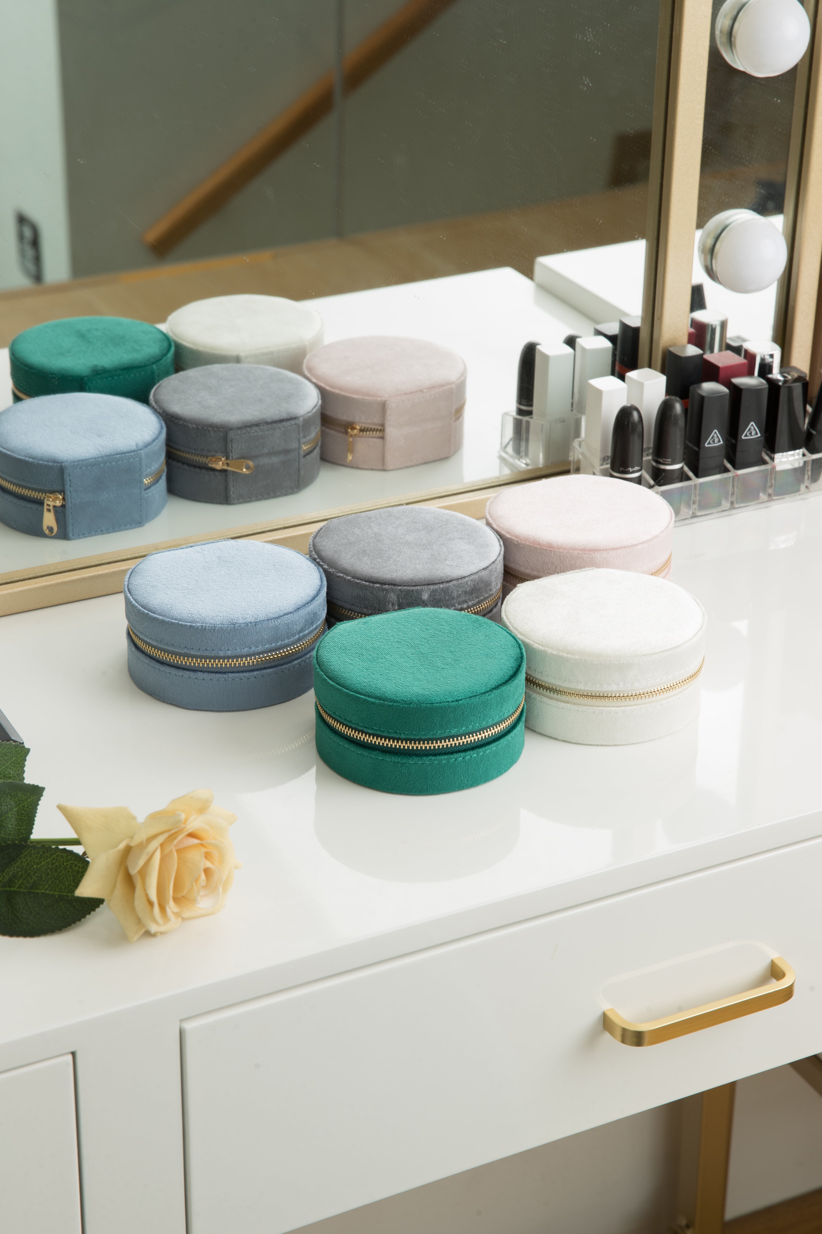 Velvet round jewelry storage box