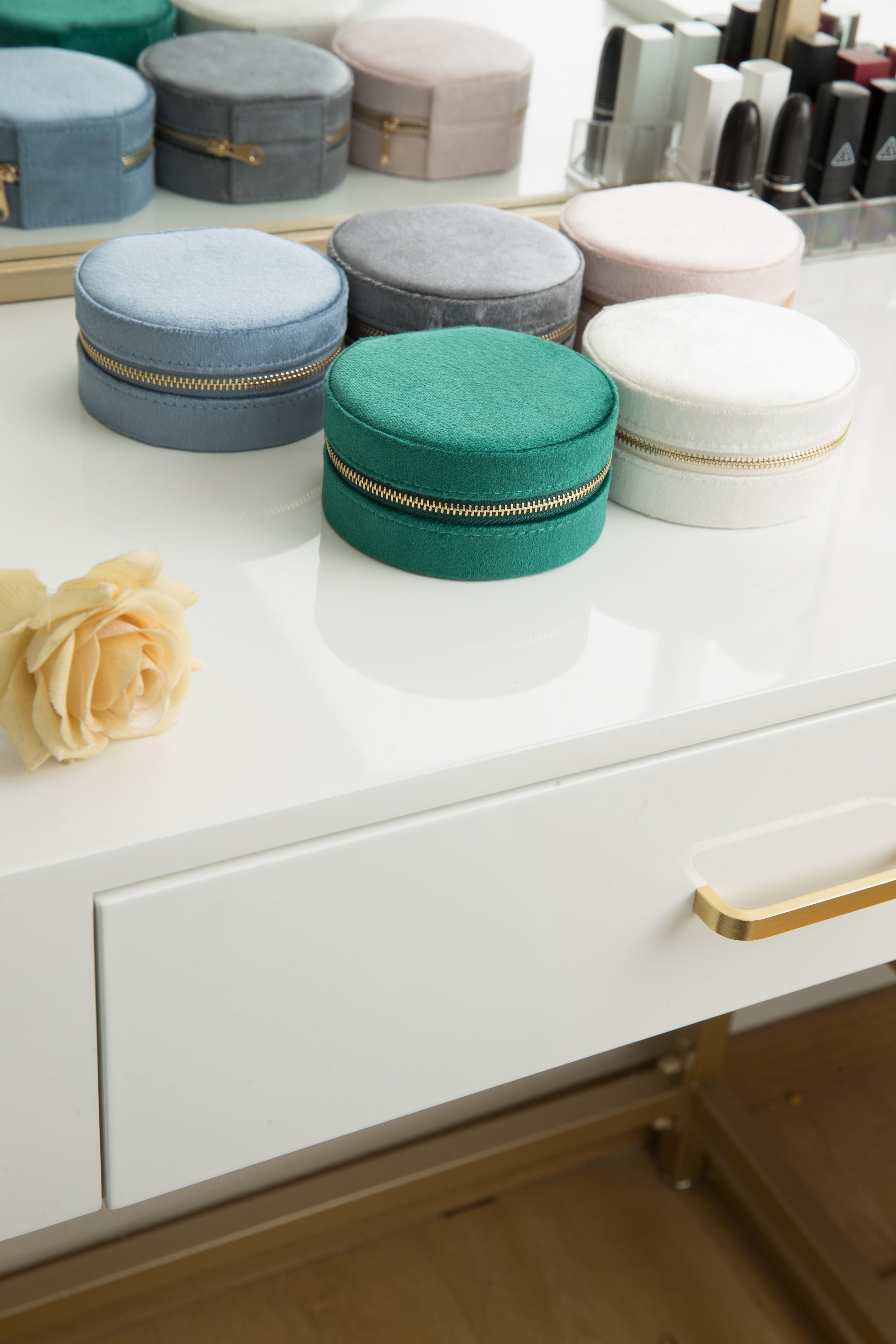 Velvet round jewelry storage box