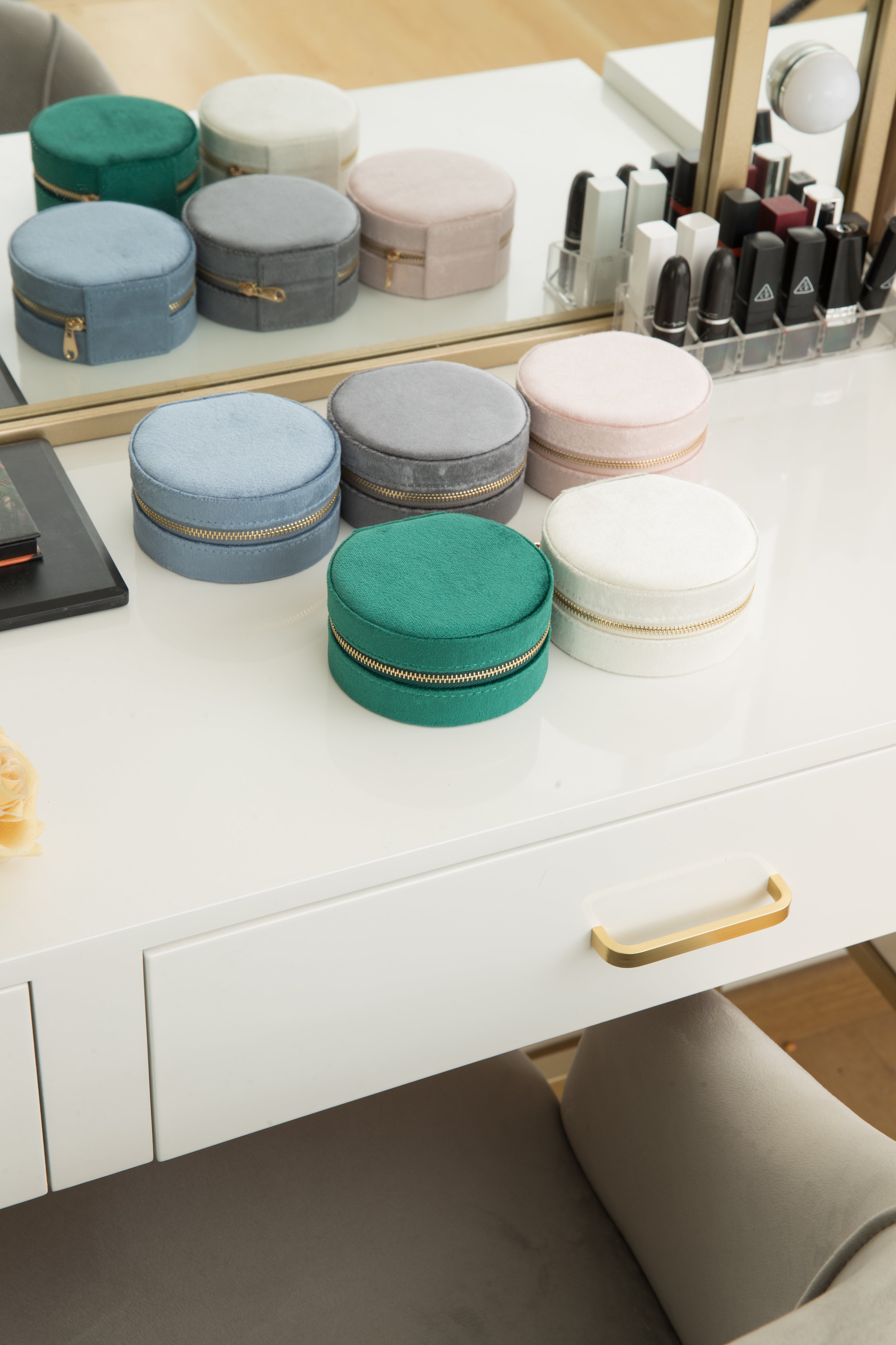 Velvet round jewelry storage box